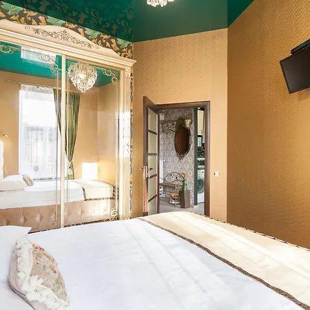 Austrian Leopolli Near Railway Station Appartement