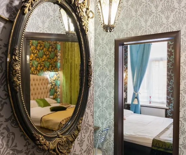 Austrian Leopolli Near Railway Station Apartman *