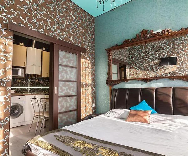 Austrian Leopolli Near Railway Station Apartman *