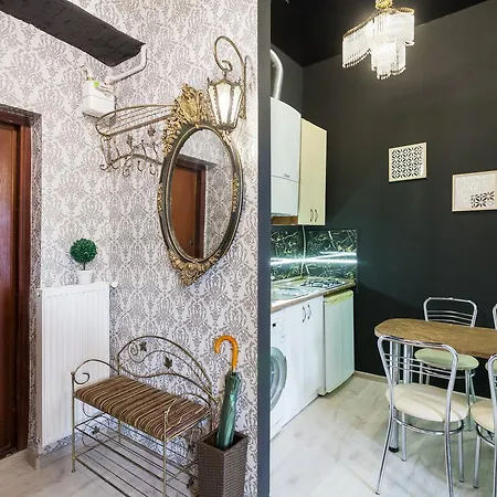 Apartment Austrian Leopolli Near Railway Station *